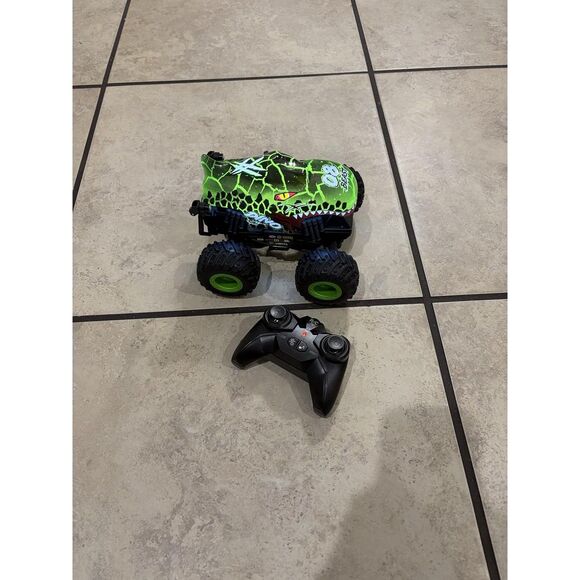 Bezgar Remote Control Monster Truck Toys With Light & Music For Kids - Picture 4 of 6